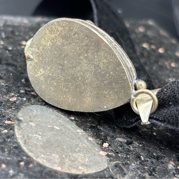 Amethyst Locket, Choker, February Birthstone, 6 Carat Stone, Sterling Silver - Picture 5 of 9